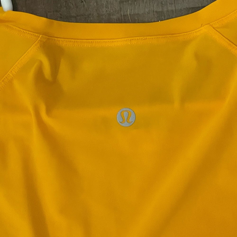 Lululemon Lightweight Orange Running T-Shirt Medium